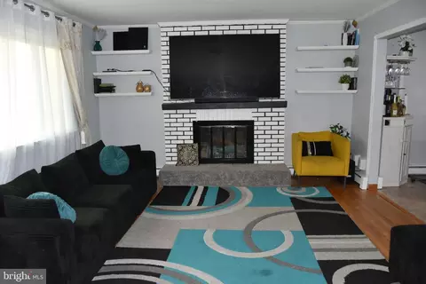 8610 Croom Rd, Marlboro, MD 20772