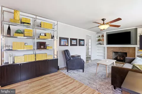 Living - 16100 Malcolm Dr, Laurel, MD 20707 photo 2 of 5