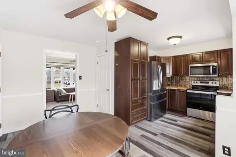 Entry Way - 16100 Malcolm Dr, Laurel, MD 20707 photo 2 of 5