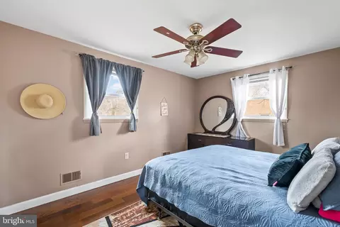 Bedroom - 11411 Hermitt St, Clinton, MD 20735 photo 5 of 9