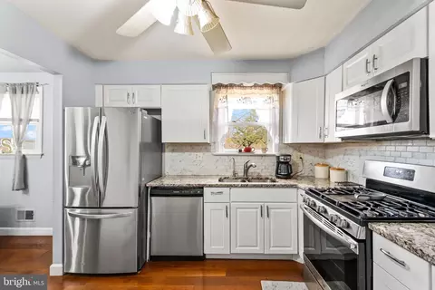 Kitchen - 11411 Hermitt St, Clinton, MD 20735 photo 3 of 4