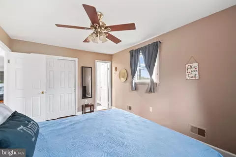 Bedroom - 11411 Hermitt St, Clinton, MD 20735 photo 7 of 9