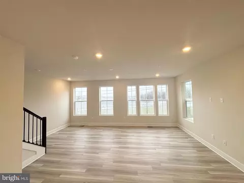 Living - 7260 Contee Rd, Laurel, MD 20707 photo 3 of 3