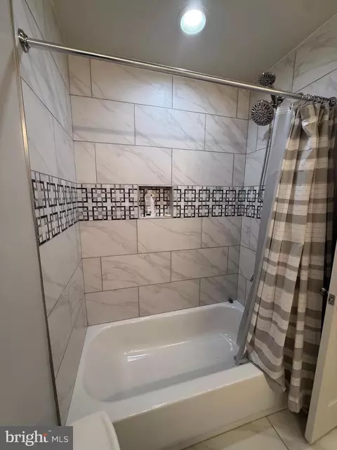 Bath - 12606 Ivystone Ln, Laurel, MD 20708 photo 3 of 9