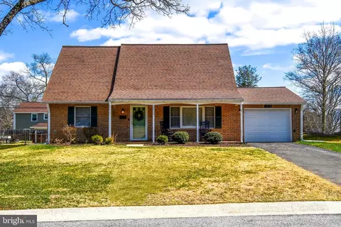 2915 Tallow Ln, Bowie, MD 20715