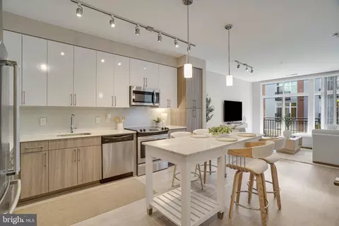 145 Riverhaven Dr #352, Oxon Hill, MD 20745