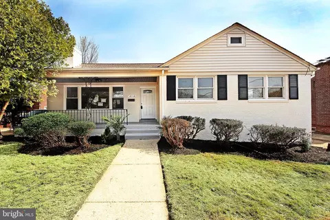 2113 Iverson St, Temple Hills, MD 20748