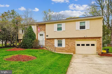 8606 Bluffwood Ln, Fort Washington, MD 20744