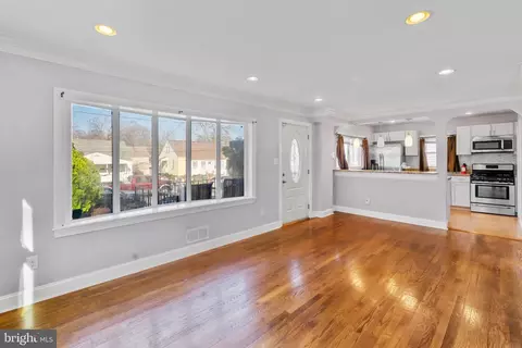 410 70th St, Capitol Heights, MD 20743