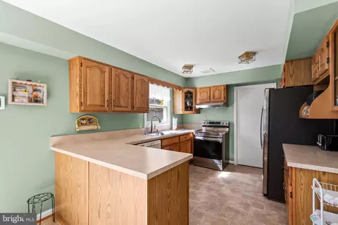 Kitchen - 12613 Knowledge Ln, Bowie, MD 20715 photo 1 of 2