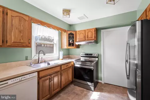 Kitchen - 12613 Knowledge Ln, Bowie, MD 20715 photo 2 of 2