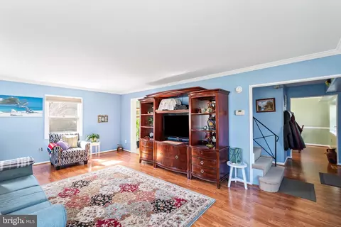 Living - 12613 Knowledge Ln, Bowie, MD 20715 photo 2 of 3
