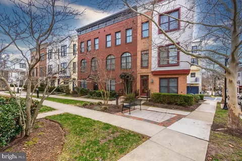 5701 44th Ave, Hyattsville, MD 20781