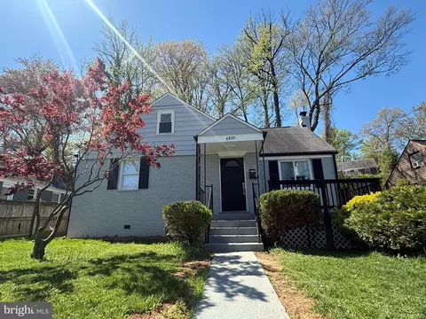 6809 Greenvale Pkwy, Hyattsville, MD 20784