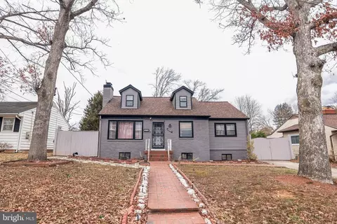 9406 Sheridan St, Lanham, MD 20706