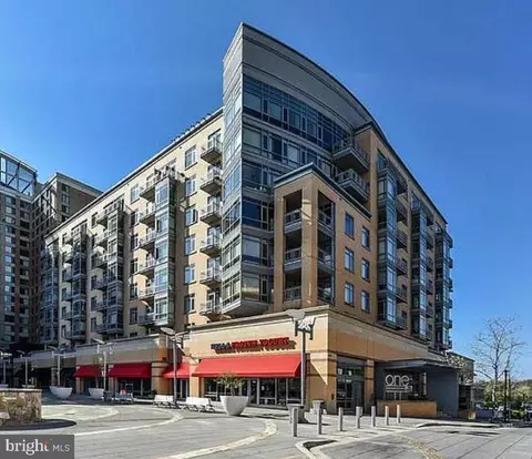 6506 America Blvd #816, Hyattsville, MD 20782