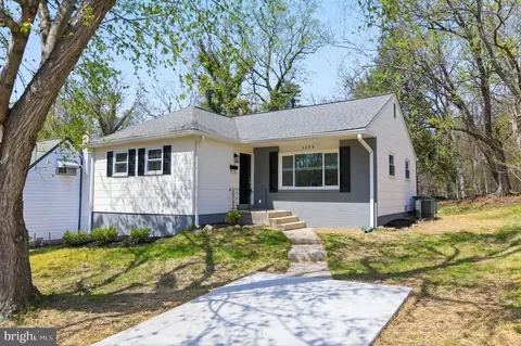 1206 Crisfield Dr, Oxon Hill, MD 20745
