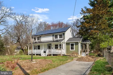 4702 Longfellow St, Riverdale, MD 20737