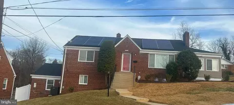 5718 Black Hawk Dr, Oxon Hill, MD 20745