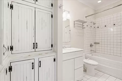 Bath - 328 Laurel Ave, Laurel, MD 20707 photo 4 of 6