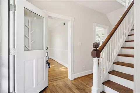Entry Way - 328 Laurel Ave, Laurel, MD 20707 photo 2 of 4
