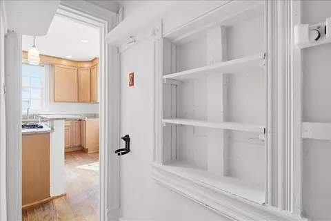Entry Way - 328 Laurel Ave, Laurel, MD 20707 photo 3 of 4