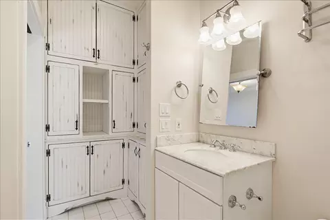 Bath - 328 Laurel Ave, Laurel, MD 20707 photo 5 of 6