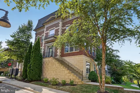 510 Overlook Park Dr #32, Oxon Hill, MD 20745