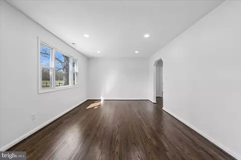Living - 16206 Ashbox Rd, Brandywine, MD 20613 photo 2 of 2