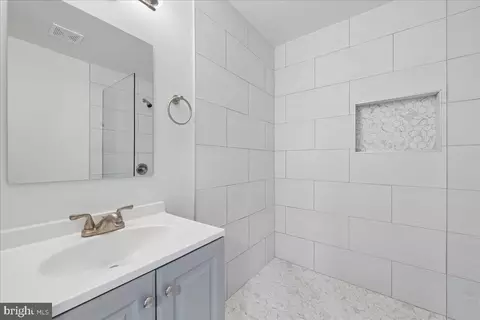 Bath - 16206 Ashbox Rd, Brandywine, MD 20613 photo 1 of 1