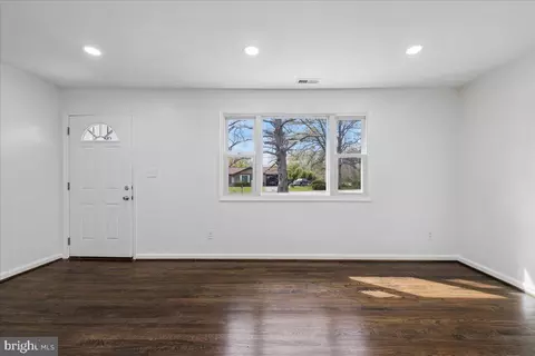 Living - 16206 Ashbox Rd, Brandywine, MD 20613 photo 1 of 2