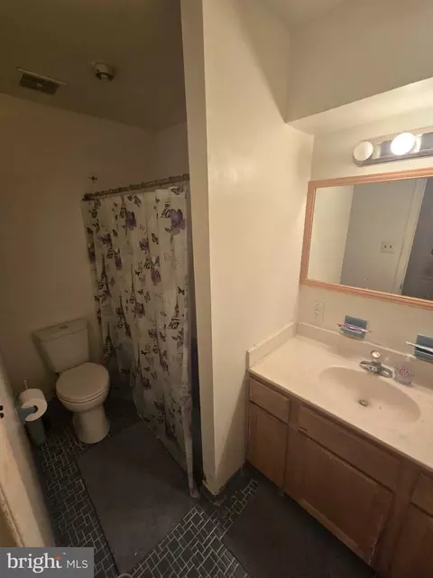Bath - 9401 Pine View Ln, Clinton, MD 20735 photo 2 of 2