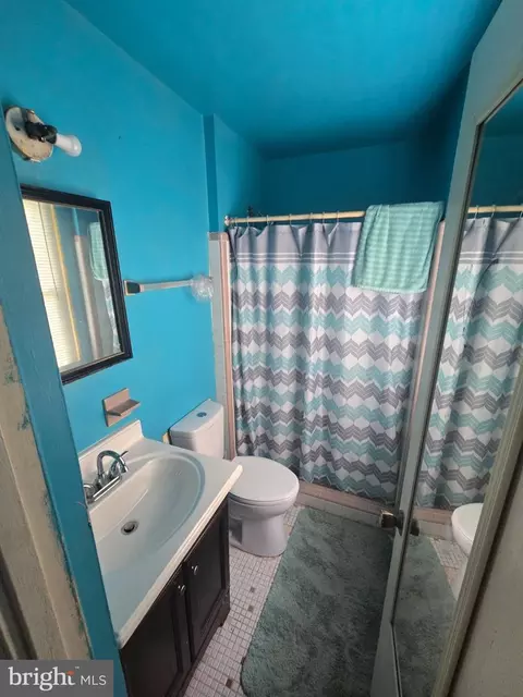 Bath - 9401 Pine View Ln, Clinton, MD 20735 photo 1 of 2