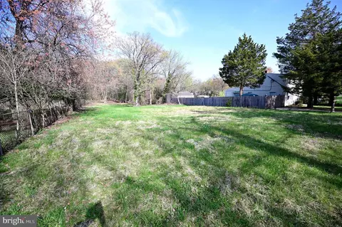 4807 N Barnaby Ln, Temple Hills, MD 20748
