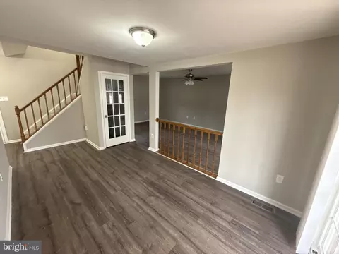 Living - 7604 Fox Hunt Ct, Clinton, MD 20735 photo 3 of 5