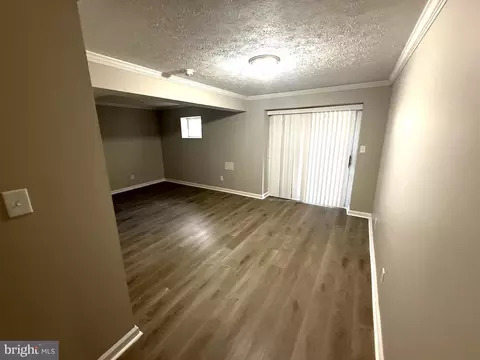 Living - 7604 Fox Hunt Ct, Clinton, MD 20735 photo 4 of 5