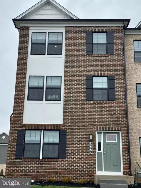 5229 Manor Park Dr, Marlboro, MD 20772