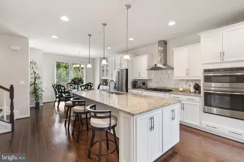 510 Harborview Dr, National Harbor, MD 20745