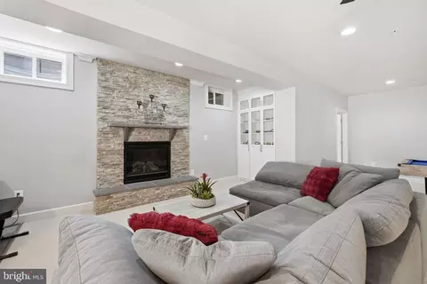 9003 Crystal Oaks Ln, Marlboro, MD 20772 photo 41