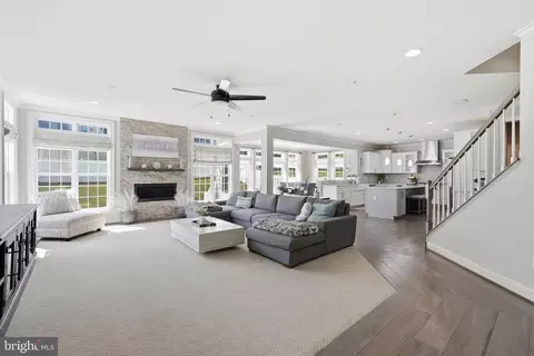 9003 Crystal Oaks Ln, Marlboro, MD 20772 photo 5