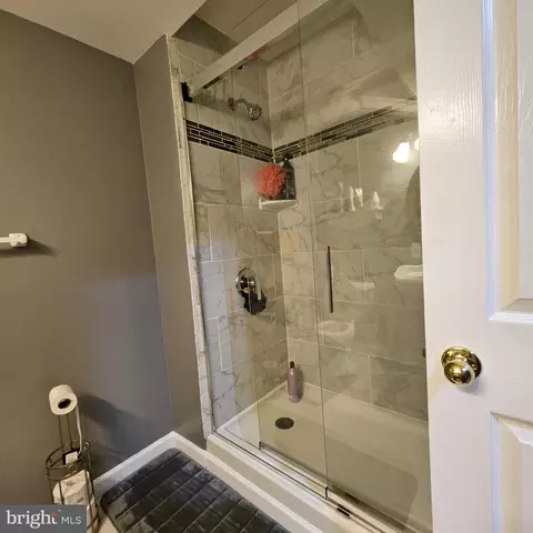Bath - 7605 Stratfield Ln, Laurel, MD 20707 photo 5 of 5