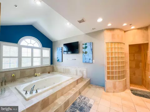 Bath - 6609 Chatham Park Dr, Brandywine, MD 20613 photo 2 of 9