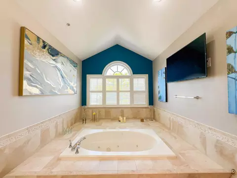Bath - 6609 Chatham Park Dr, Brandywine, MD 20613 photo 4 of 9