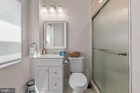 Bath - 324 Laurel Ave, Laurel, MD 20707 photo 2 of 3