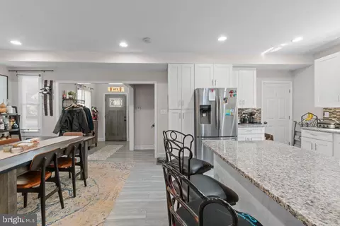 Entry Way - 324 Laurel Ave, Laurel, MD 20707 photo 6 of 15