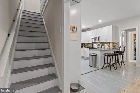 Entry Way - 324 Laurel Ave, Laurel, MD 20707 photo 13 of 15