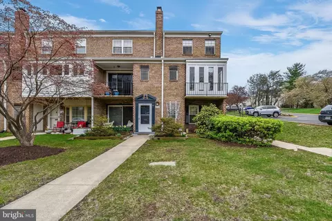 8116 Lakecrest Dr, Greenbelt, MD 20770