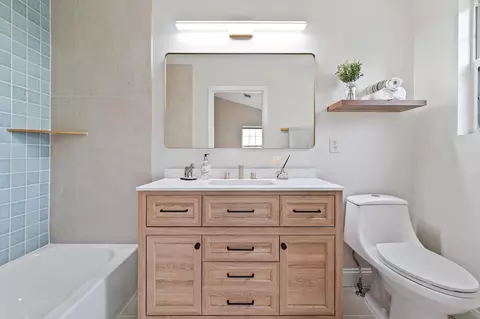Bath - 10775 Kitchener Ct, Bowie, MD 20721 photo 2 of 4