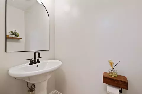 Bath - 10775 Kitchener Ct, Bowie, MD 20721 photo 1 of 4