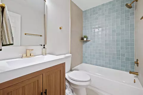 Bath - 10775 Kitchener Ct, Bowie, MD 20721 photo 3 of 4